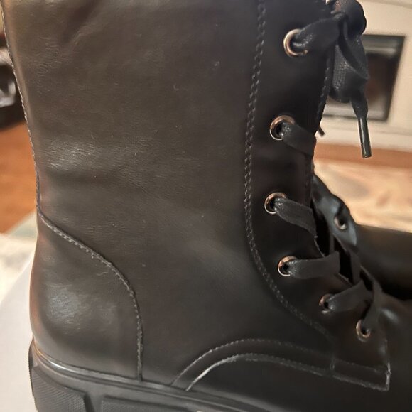 AQUACOLLEGE PIPPA NWT Waterproof Combat Boots with Side Zipper and Laces Size 10 - Picture 3 of 6